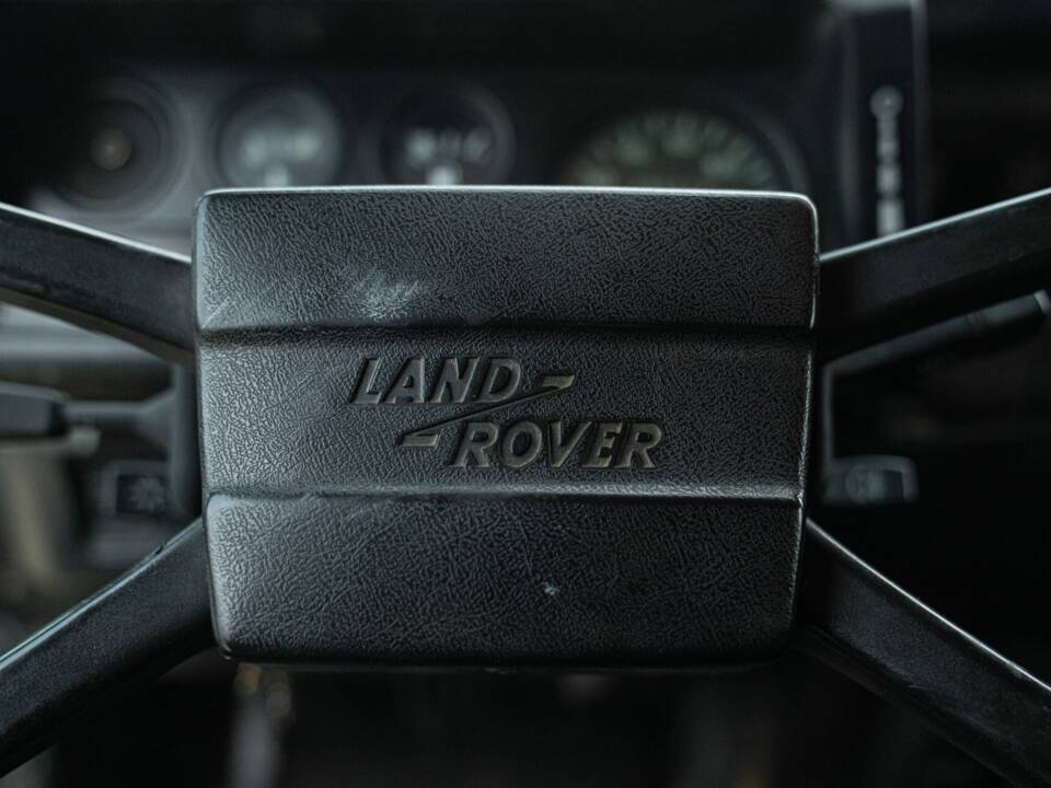 Bild 43/50 von Land Rover 90 (1985)