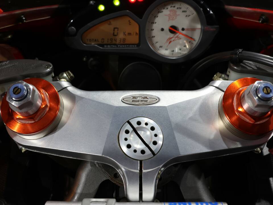 Image 24/36 of MV Agusta DUMMY (2004)