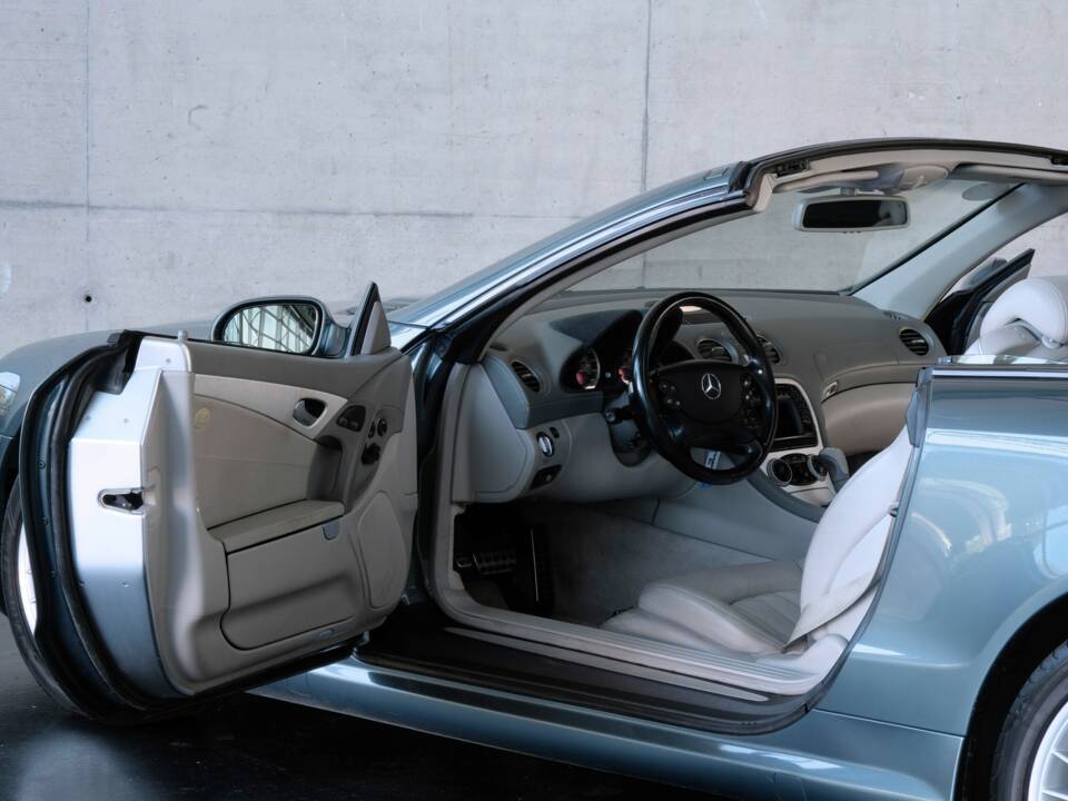 Bild 12/38 von Mercedes-Benz SL 55 AMG (2002)
