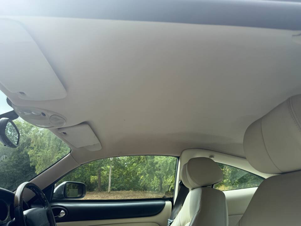 Image 12/23 of Jaguar XK8 4.0 (2001)