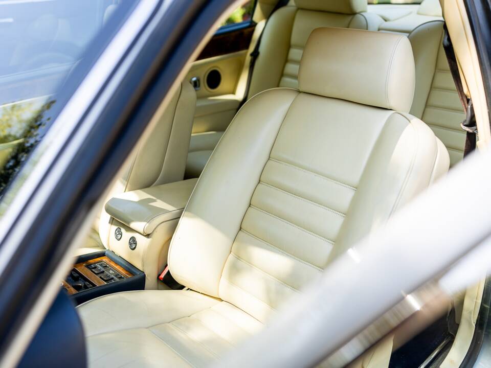 Image 47/50 of Bentley Continental R (1997)