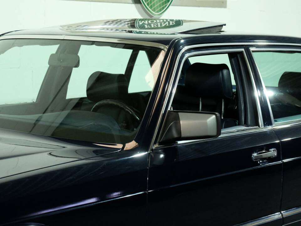 Afbeelding 22/32 van Mercedes-Benz 560 SEL (1990)