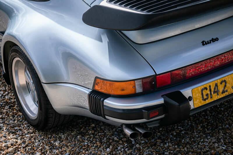 Image 30/40 de Porsche 911 Turbo LE (1989)