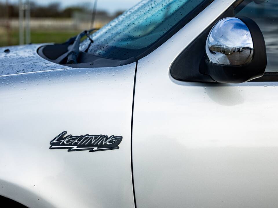 Image 28/50 of Ford F-150 SVT Lightning (2002)