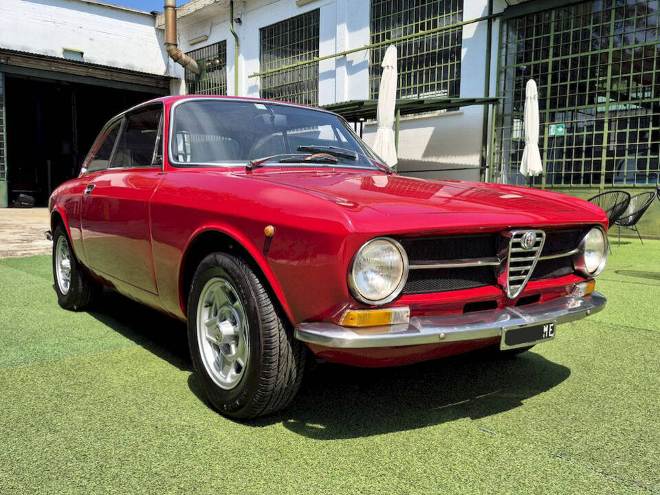 Image 6/50 de Alfa Romeo Giulia GT 1300 Junior (1971)