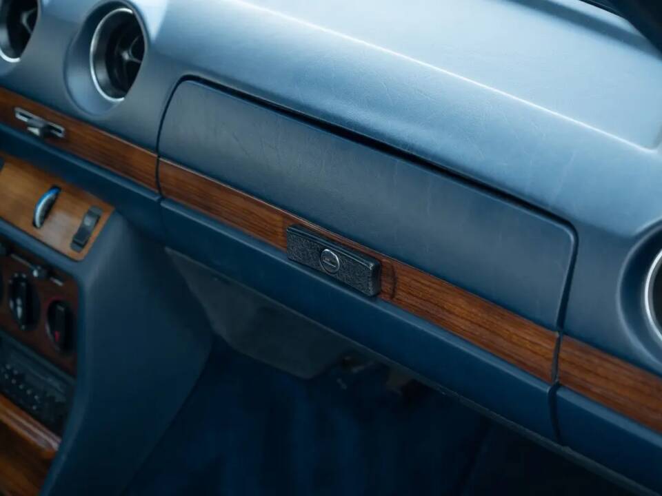 Bild 42/62 von Mercedes-Benz 280 CE (1982)