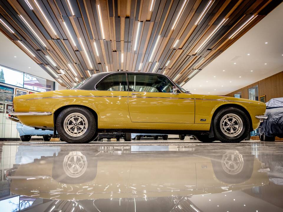Image 17/50 de Jaguar XJ 6 C 4.2 (1975)