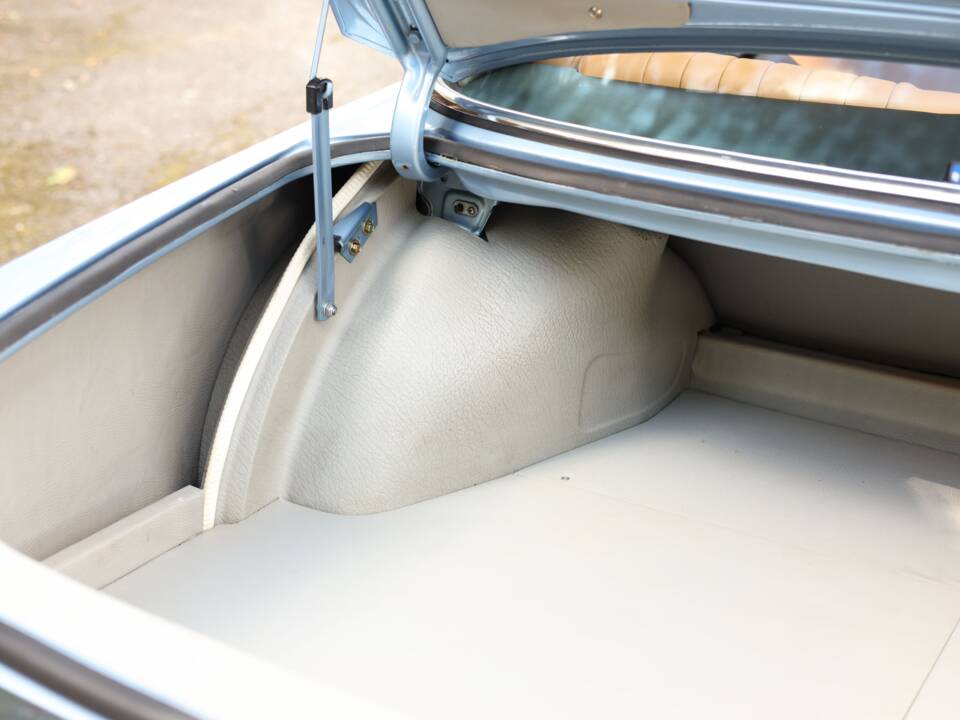 Image 29/73 of BMW 3.0 CSi (1973)