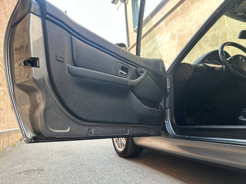 Bild 26/49 von BMW Z3 2.2i (2001)