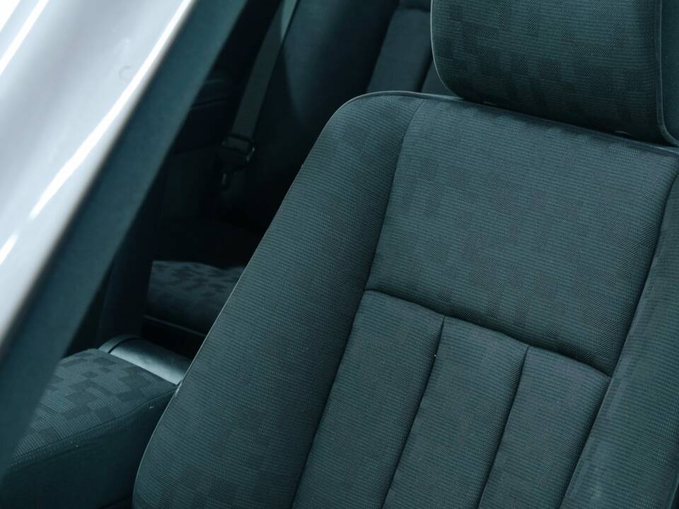 Bild 33/50 von Mercedes-Benz 400 SE (1991)