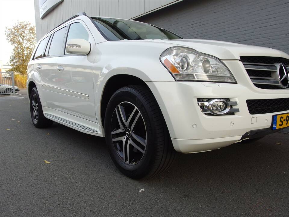 Bild 17/98 von Mercedes-Benz GL 450 4MATIC (2007)