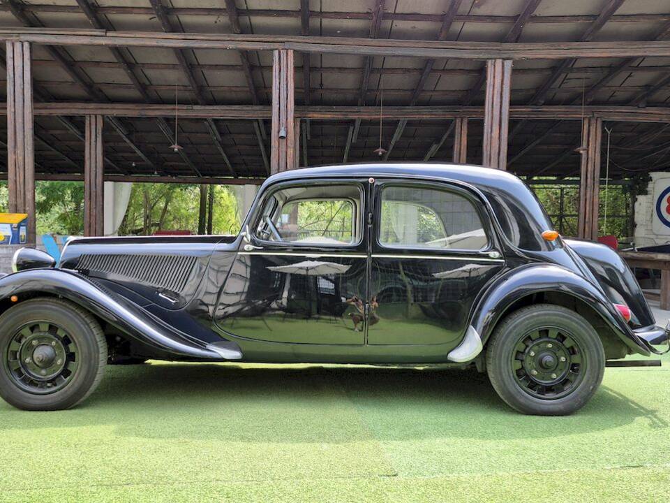 Image 2/47 of Citroën Traction Avant 11 BL (1955)