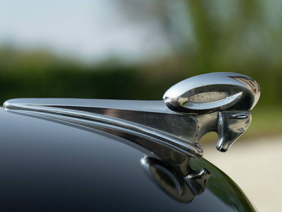 Image 24/50 of Dodge Coronet "Red Ram" (1953)