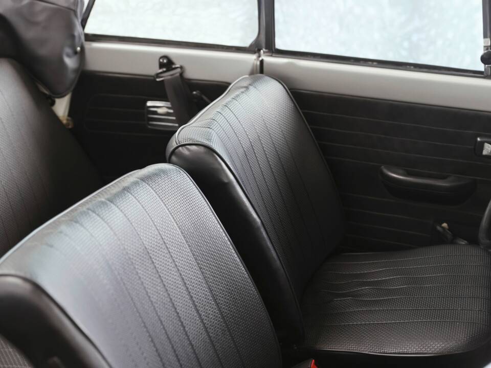 Image 27/37 of Volkswagen Beetle 1302 (1971)