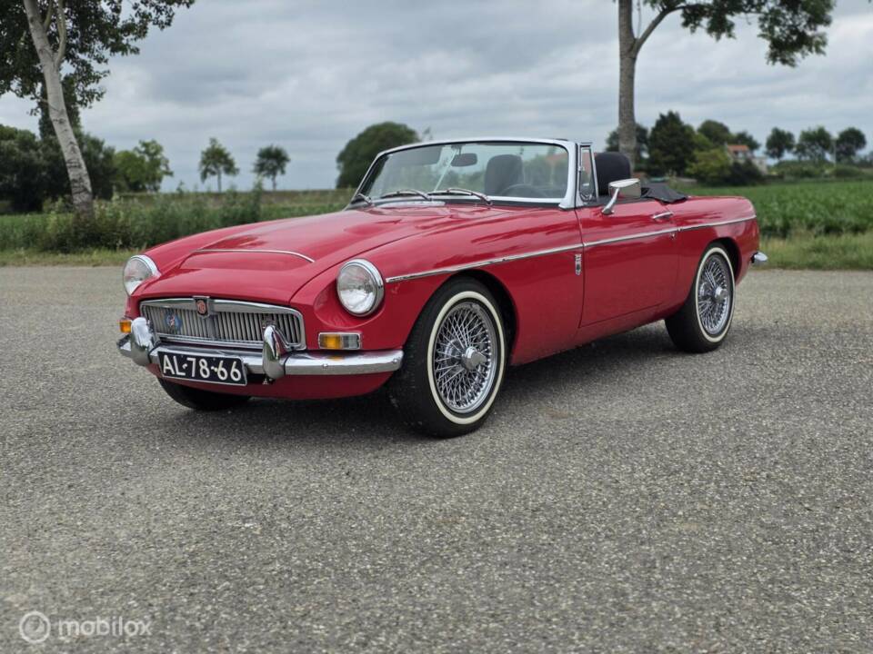 Image 4/44 of MG MGC (1969)