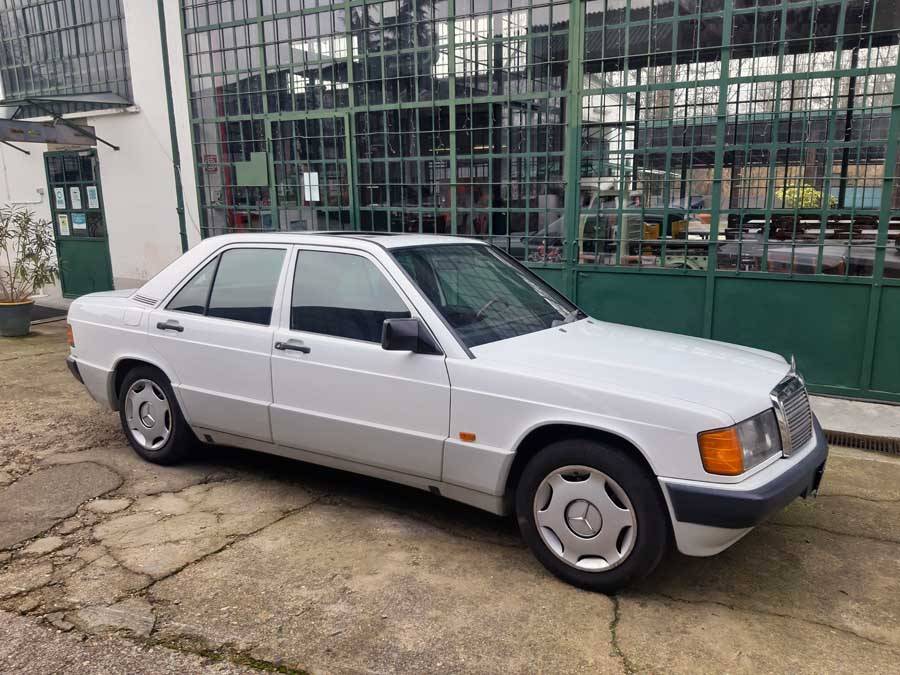 Image 1/28 of Mercedes-Benz 190 E 1.8 (1990)