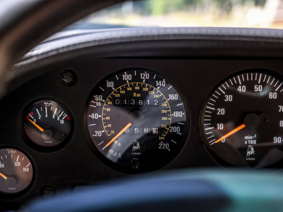 Image 20/26 of Lamborghini Diablo VT (1994)