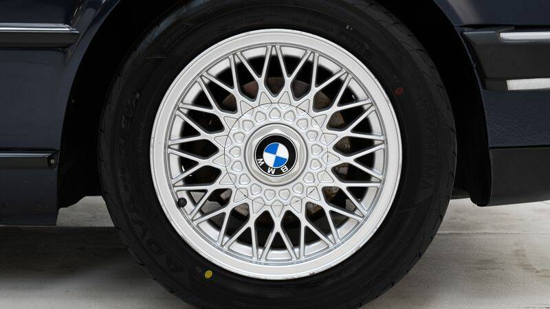 Immagine 11/15 di BMW 325i (1986)