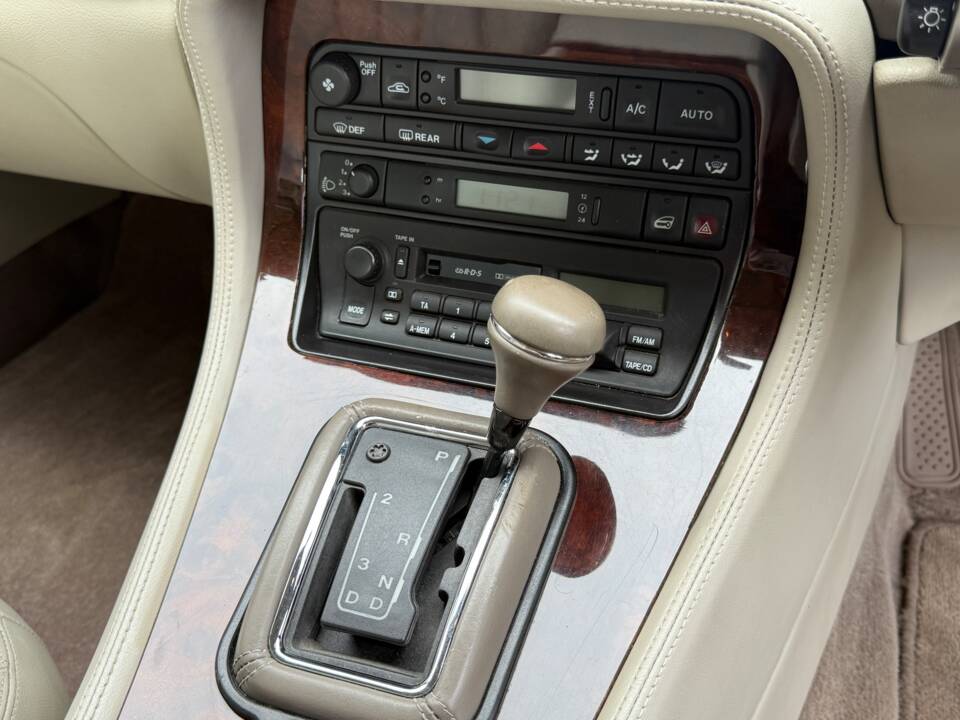 Image 23/31 of Jaguar XJ 6 4.0 Sovereign (1996)