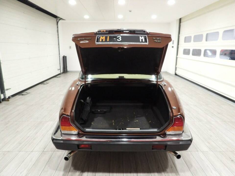 Imagen 10/15 de Jaguar XJ 6 4.2 (1981)