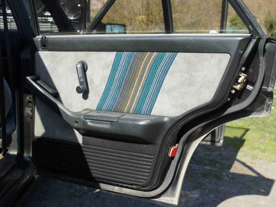 Bild 29/105 von Lancia Delta HF Integrale 16V (1990)