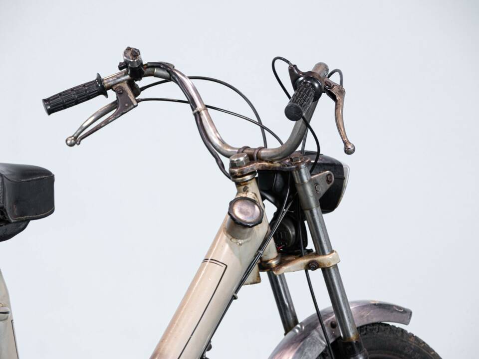 Image 27/50 of Oemmeci DUMMY (1978)