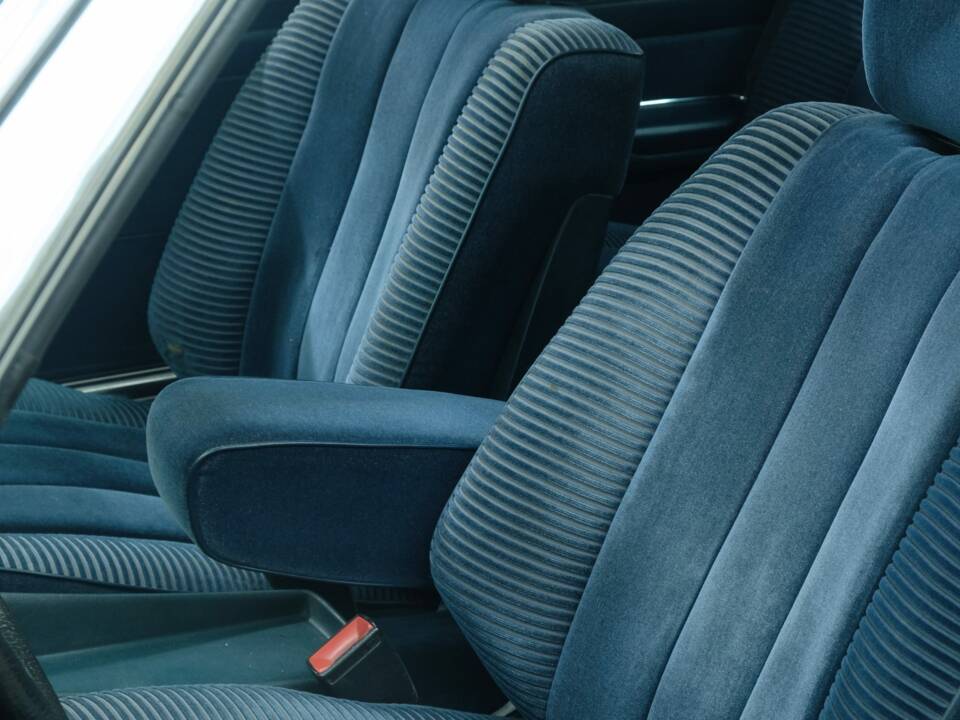 Image 22/50 de Mercedes-Benz 500 SLC (1981)