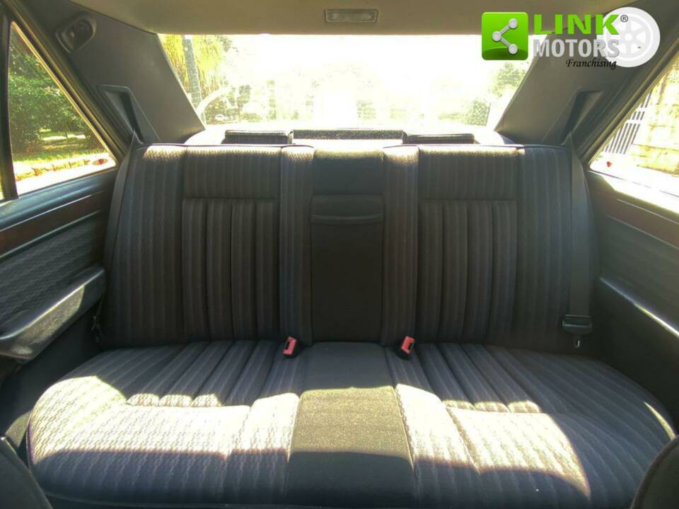 Bild 35/48 von Mercedes-Benz 200 E (1991)