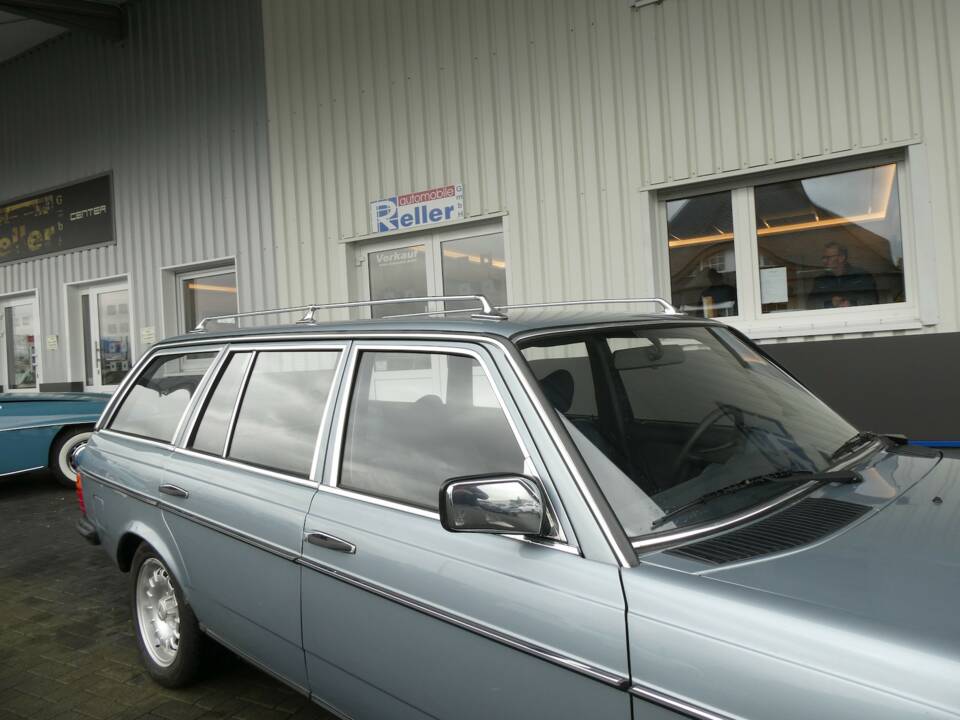 Image 18/21 of Mercedes-Benz 280 TE (1984)