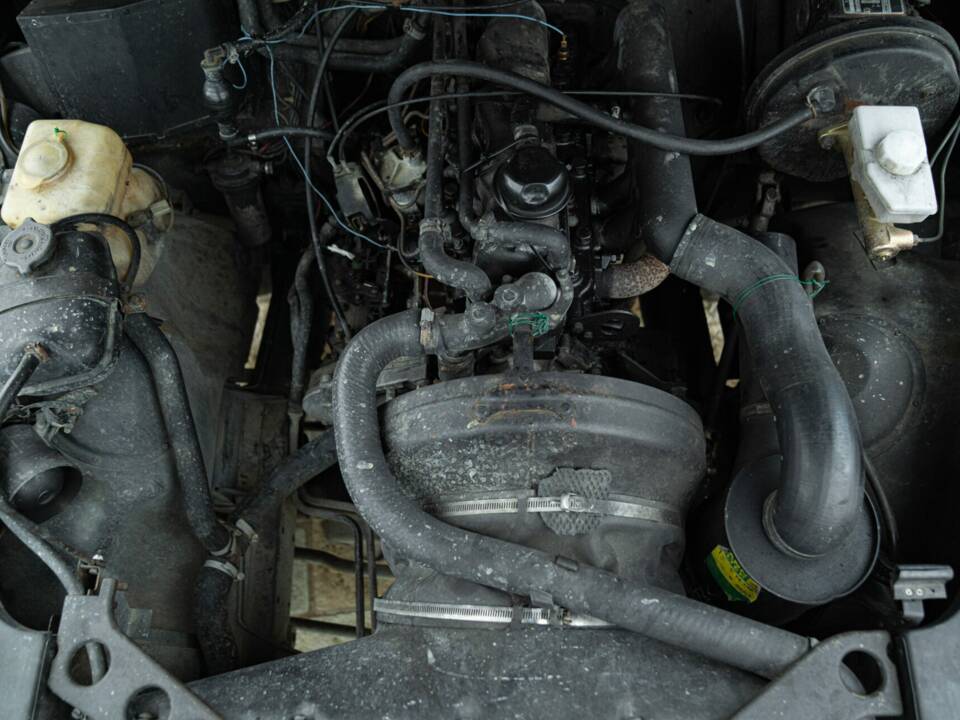 Obraz 50/50 pojazdu Land Rover 90 (1985)
