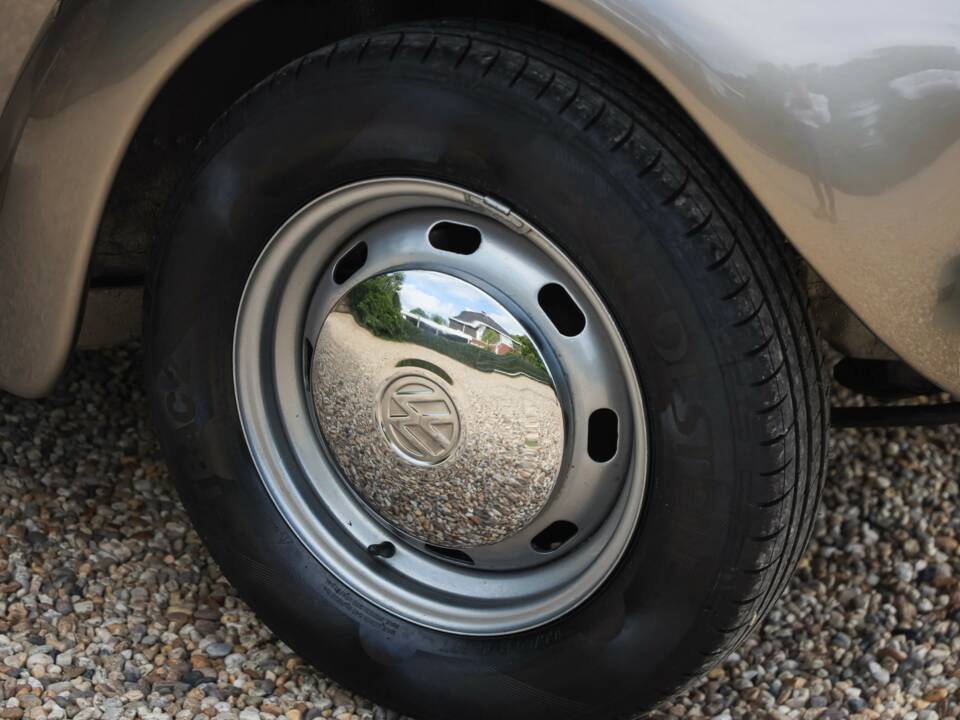 Image 32/50 of Volkswagen Beetle 1303 (1979)