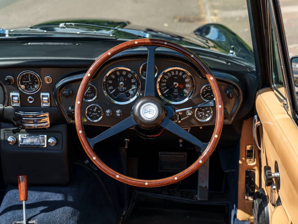 Bild 18/28 von Aston Martin DB 6 Mk II Volante (1970)