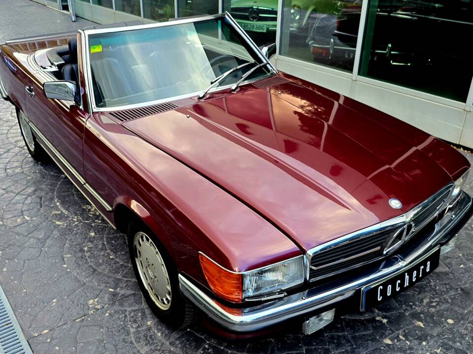 Image 24/34 of Mercedes-Benz 500 SL (1986)