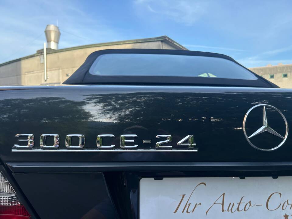 Image 29/47 of Mercedes-Benz 300 CE-24 (1992)
