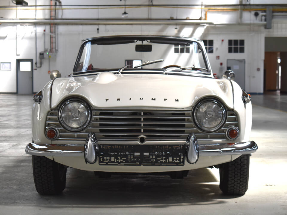 Bild 2/41 von Triumph TR 4A IRS (1965)