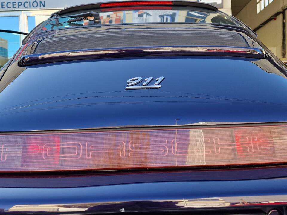 Imagen 5/17 de Porsche 911 Carrera 4 &quot;30 Jahre 911&quot; (1993)