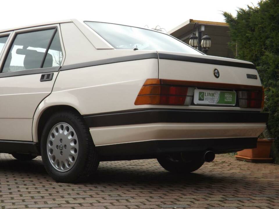 Image 40/50 of Alfa Romeo 75 2.0 (1986)