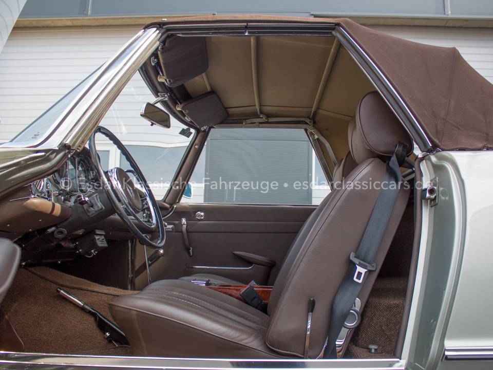 Image 8/26 of Mercedes-Benz 230 SL (1966)