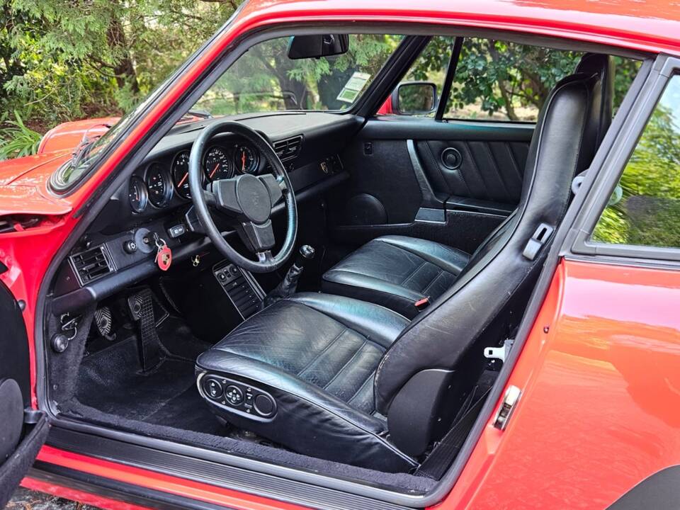 Immagine 34/37 di Porsche 911 Carrera 3.2 (1985)