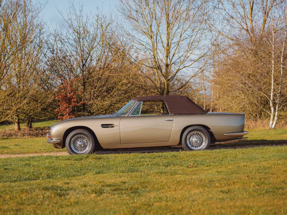 Image 15/99 of Aston Martin DB 6 Volante (1968)