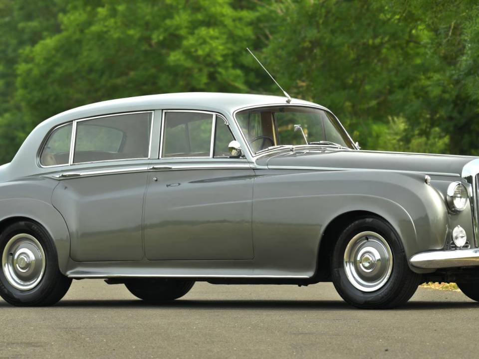 Image 13/50 of Bentley S 1 (1958)