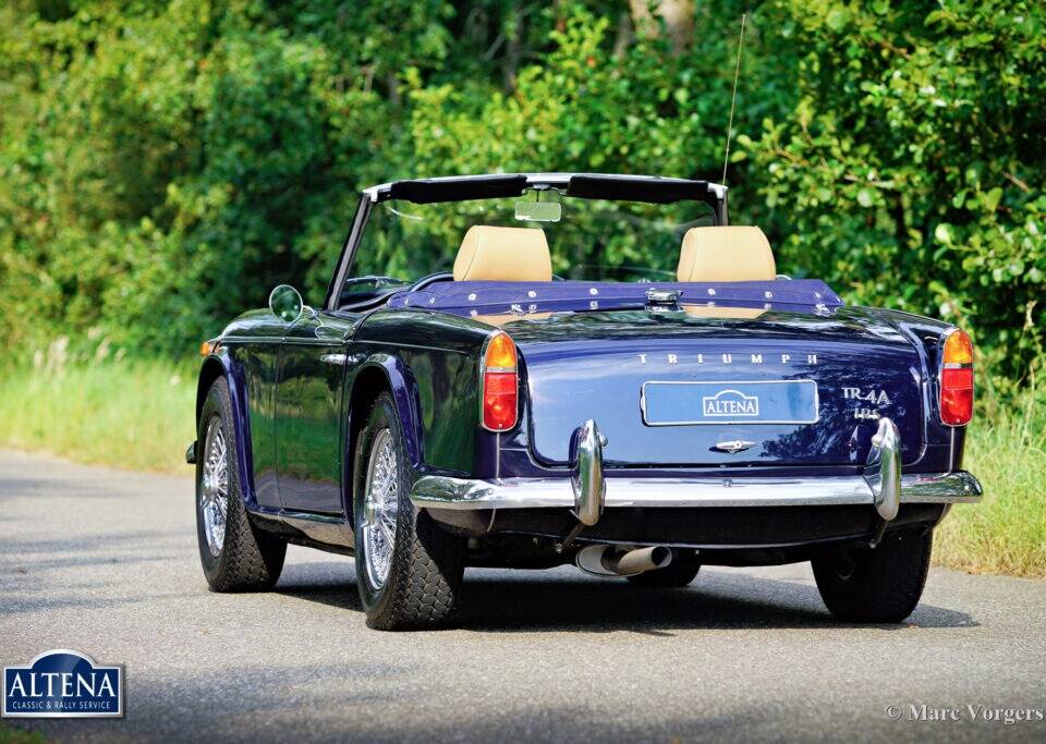 Afbeelding 13/36 van Triumph TR 4A IRS (1966)