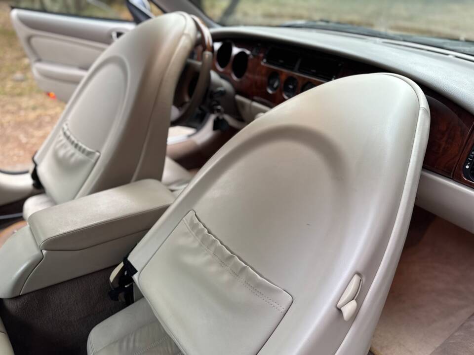 Image 27/40 de Jaguar XKR (1998)