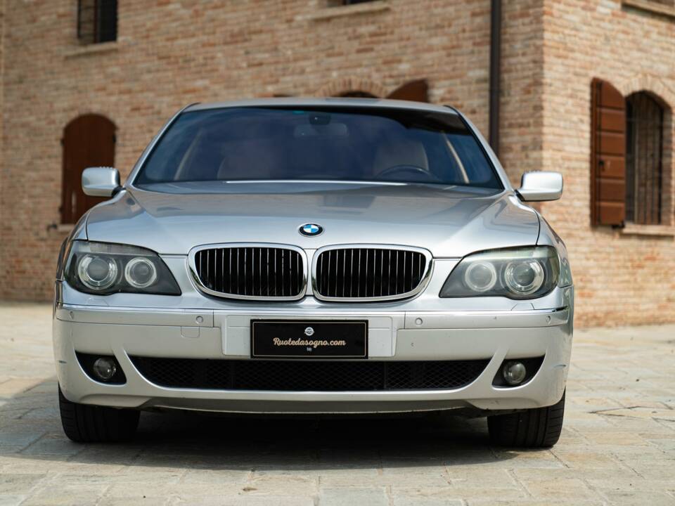 Bild 5/50 von BMW 745d (2005)