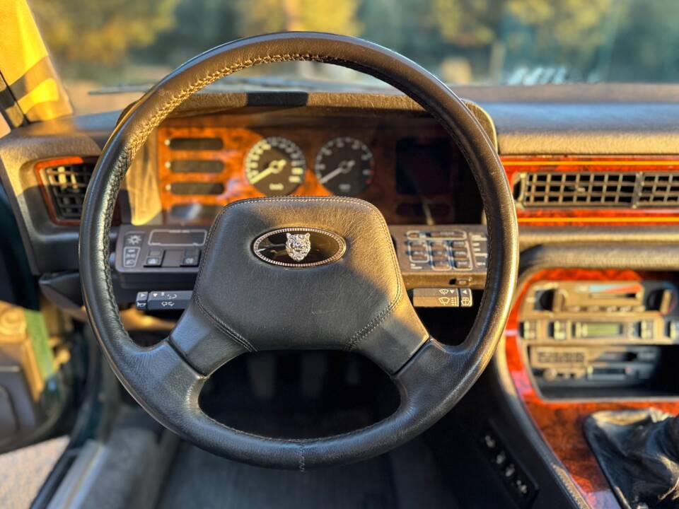 Image 23/40 of Jaguar Sovereign 3.6 (1989)