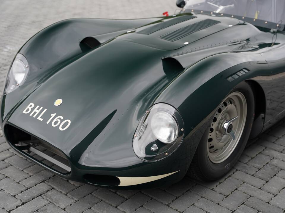 Image 24/50 of Lister Knobbly (1959)