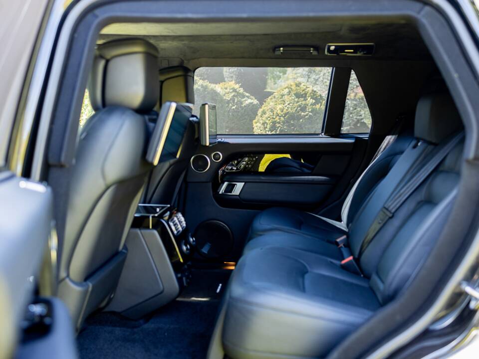 Image 44/49 of Land Rover Range Rover V8 Armoured (2022)