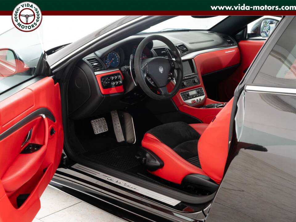 Image 7/15 of Maserati GranTurismo S (2012)