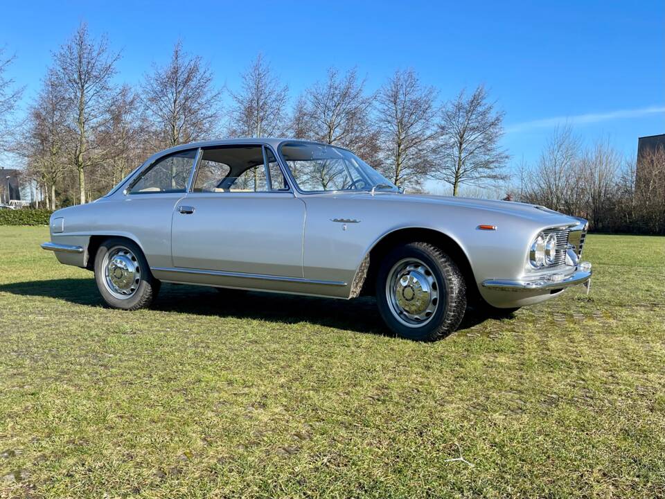 Image 7/42 of Alfa Romeo 2600 Sprint (1965)