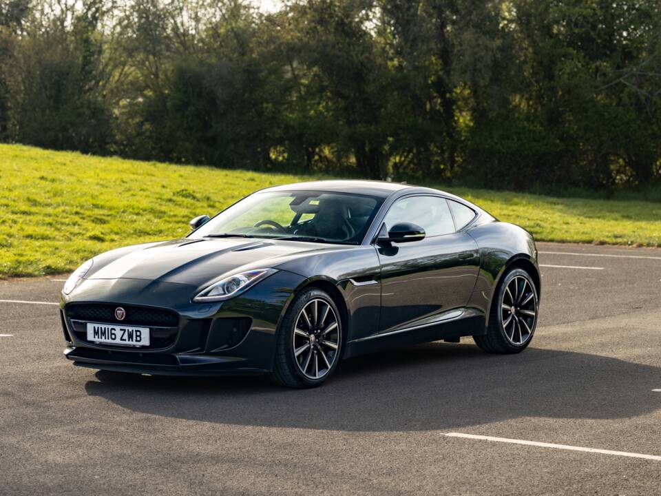 Image 28/45 of Jaguar F-Type (2016)
